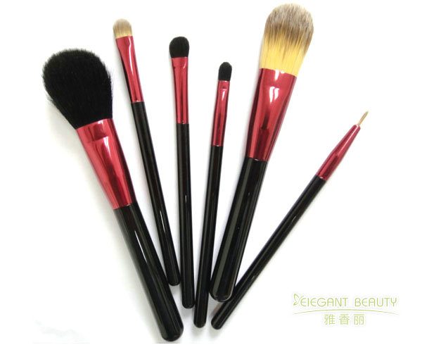 化妝刷套裝中的腮紅刷尺寸如何適配不同臉型？