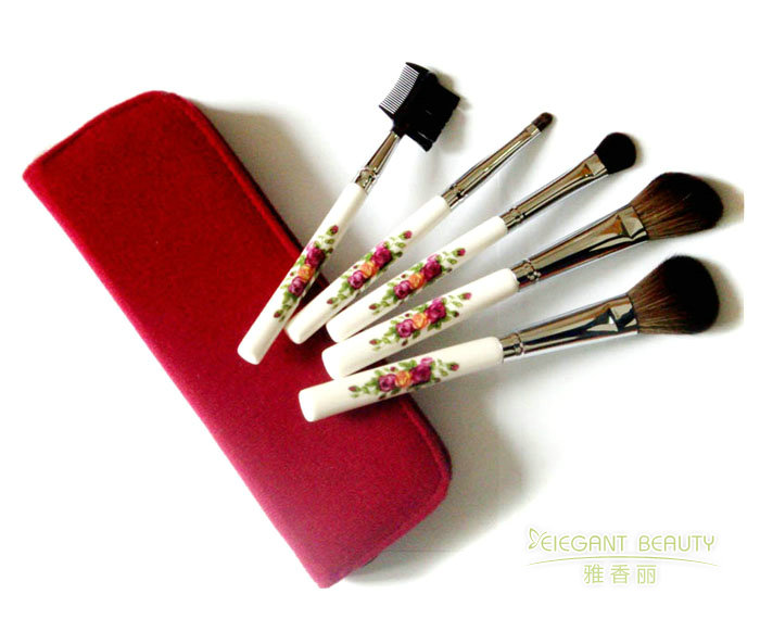 化妝刷選購指南：材質(zhì)、形狀與品牌的科學(xué)選擇